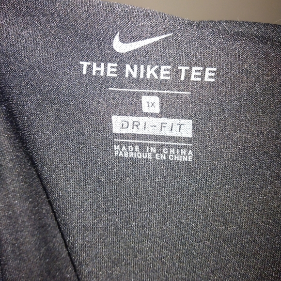 Nike plus size 1X dri fit tee - Picture 3 of 3